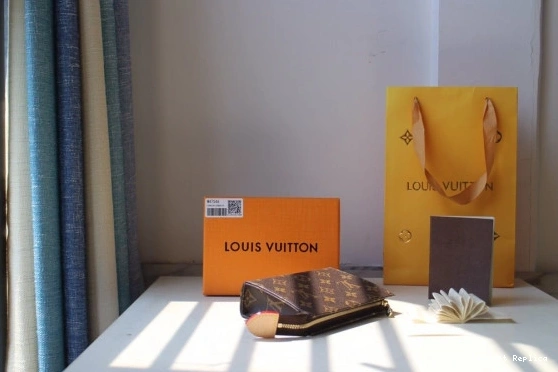 Affordable 15 LOUIS POUCH VUITTON TOILETRY 0822
